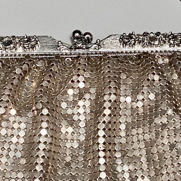 Vintage Whiting & Davis Co. Regency Mesh Kiss Lock Purse Castlecore Clut… - Picture 3 of 9